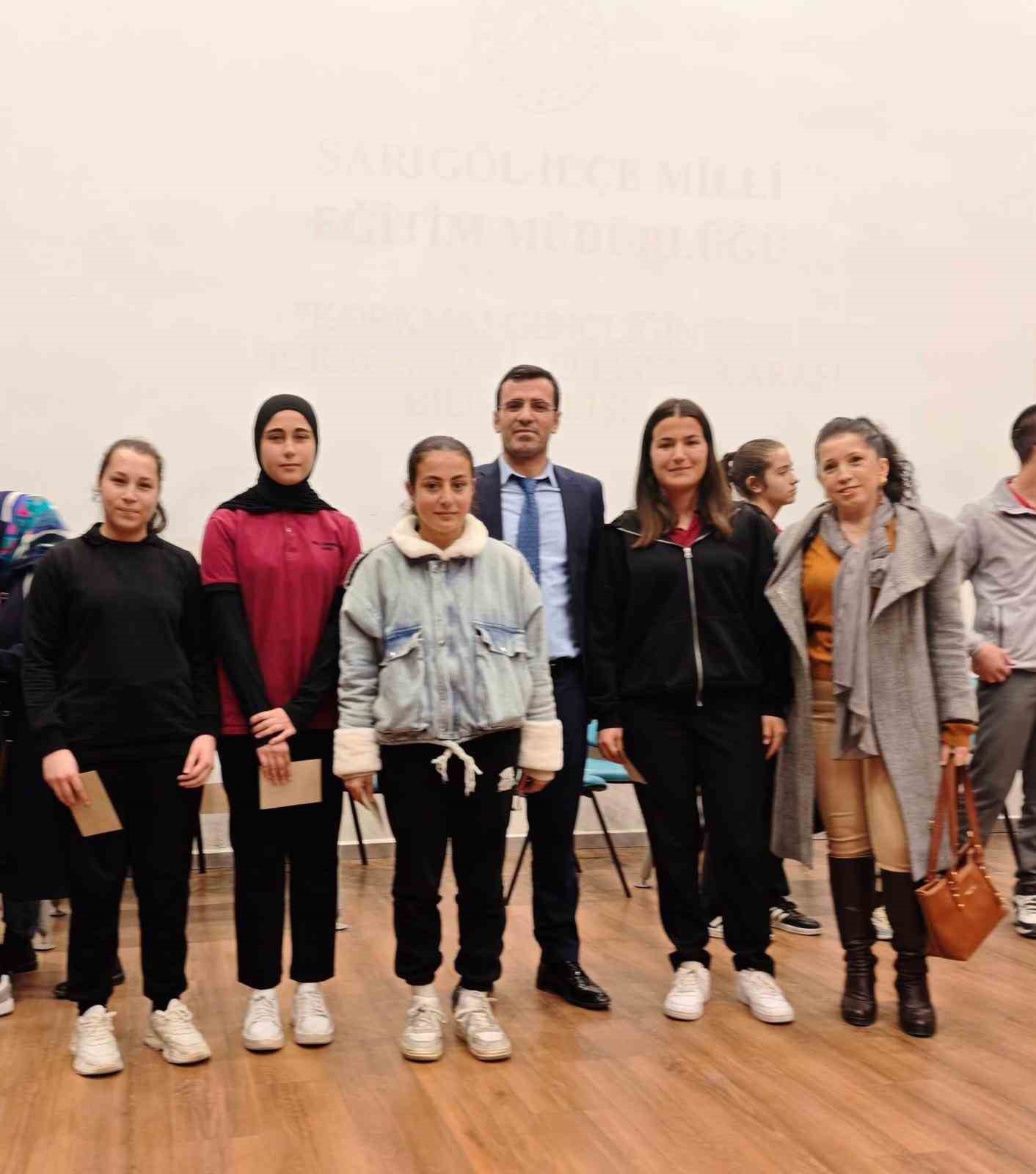 Gençler Mehmet Akif ve milli mücadele ruhuyla yarıştı
