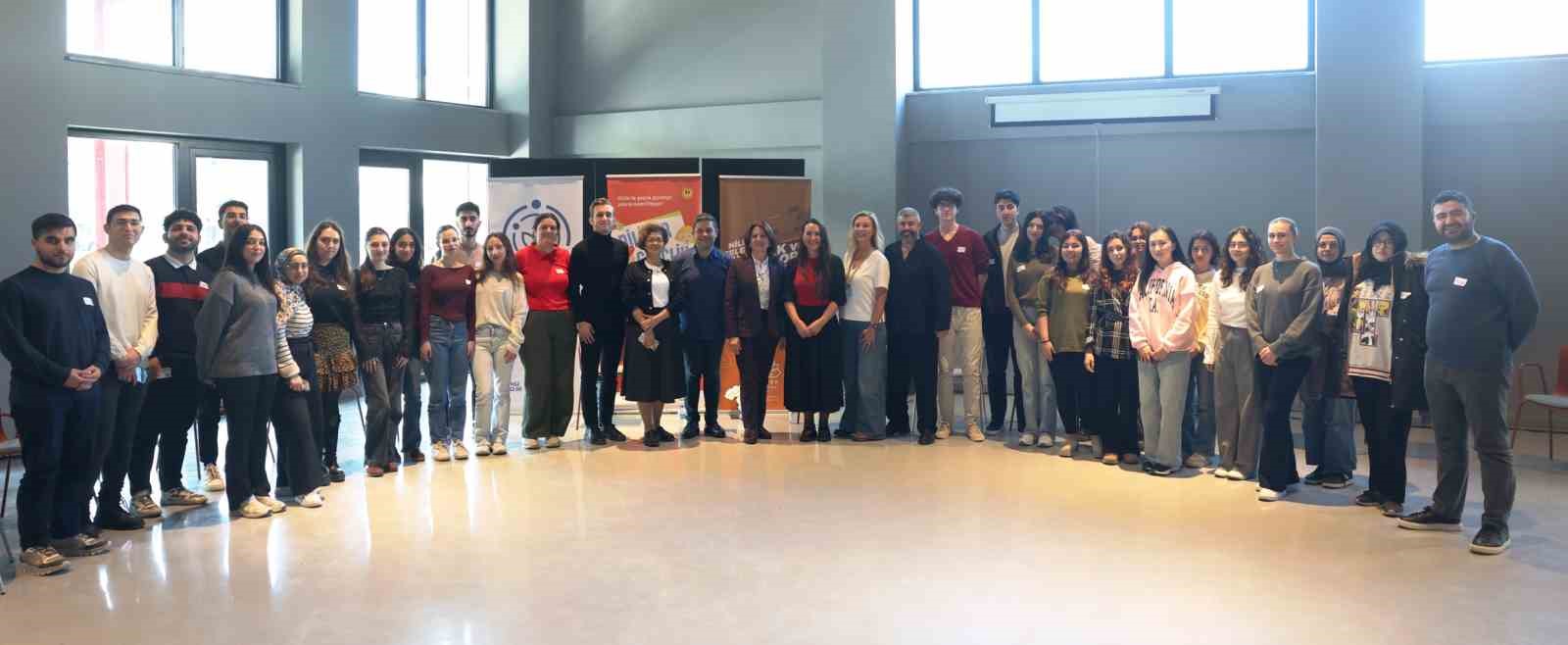 Gençler Nilüfer’de "İfade özgürlüğü" konuşuldu
