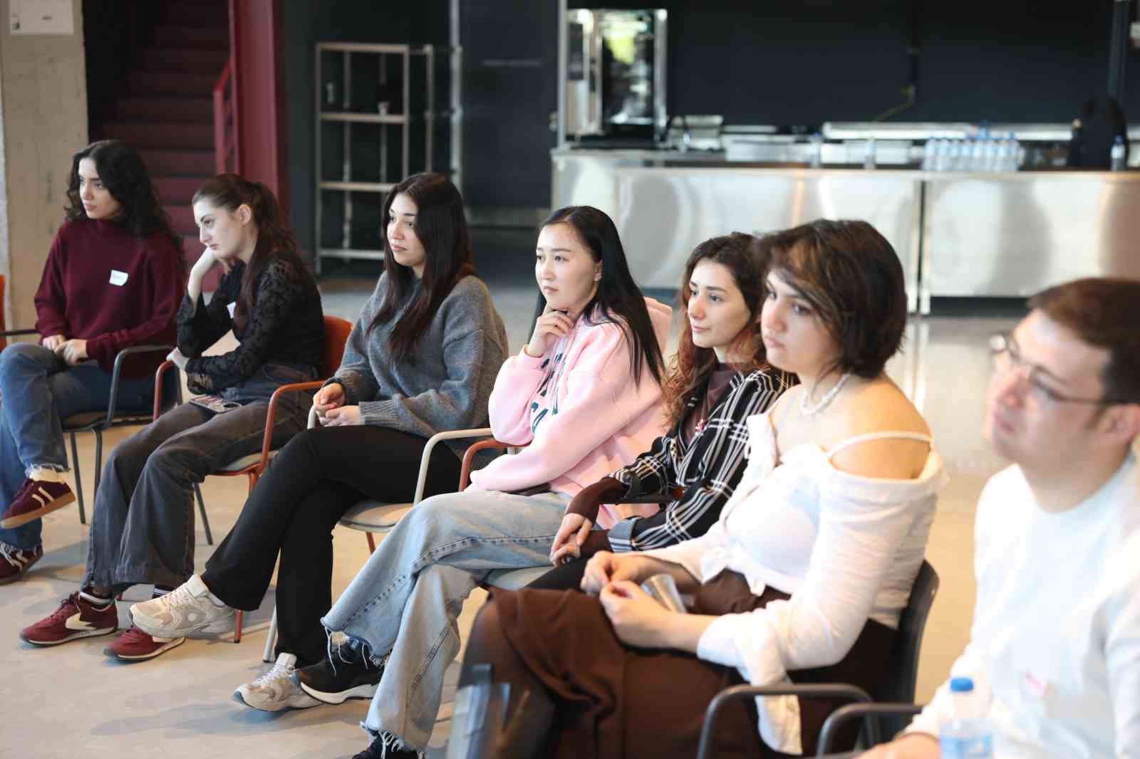 Gençler Nilüfer’de "İfade özgürlüğü" konuşuldu
