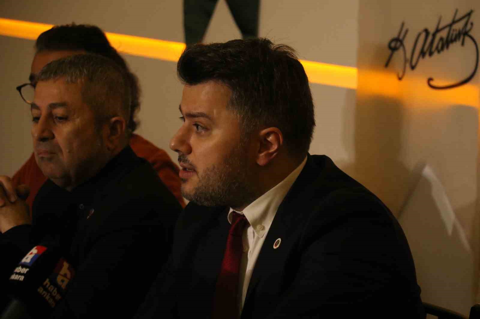 Gençlerbirliği Basın Sözcüsü Şanal: "Onyekuru takımda kalacak"
