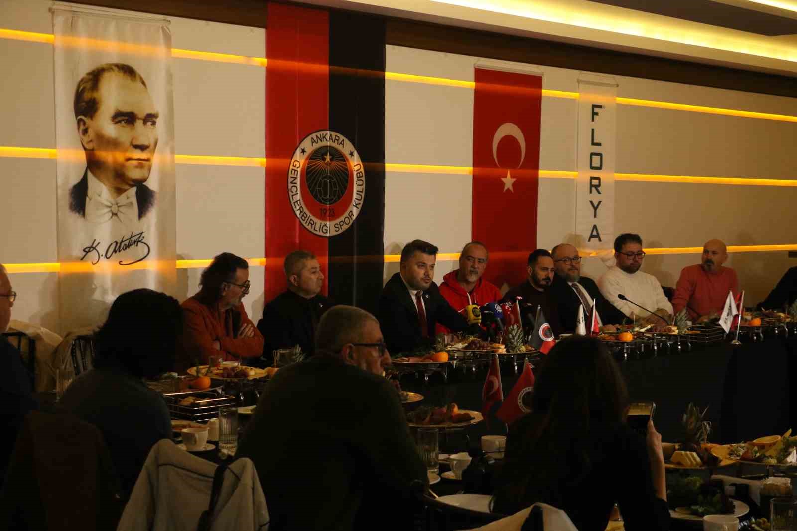 Gençlerbirliği Basın Sözcüsü Şanal: "Onyekuru takımda kalacak"
