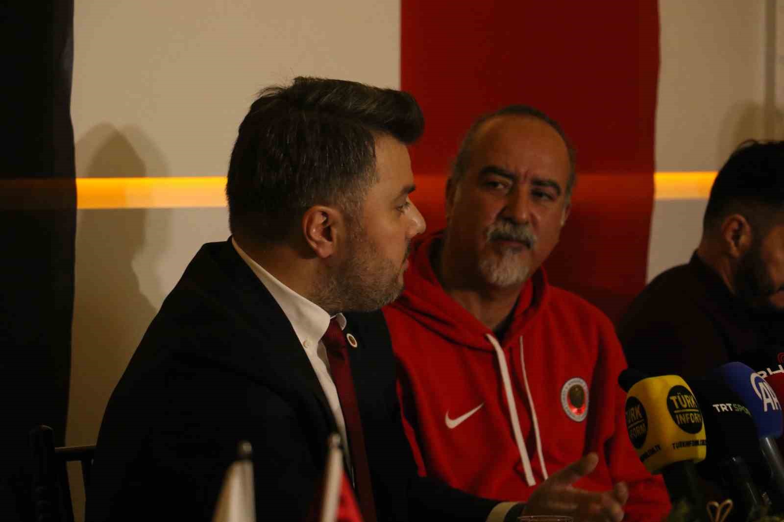 Gençlerbirliği Basın Sözcüsü Şanal: "Onyekuru takımda kalacak"
