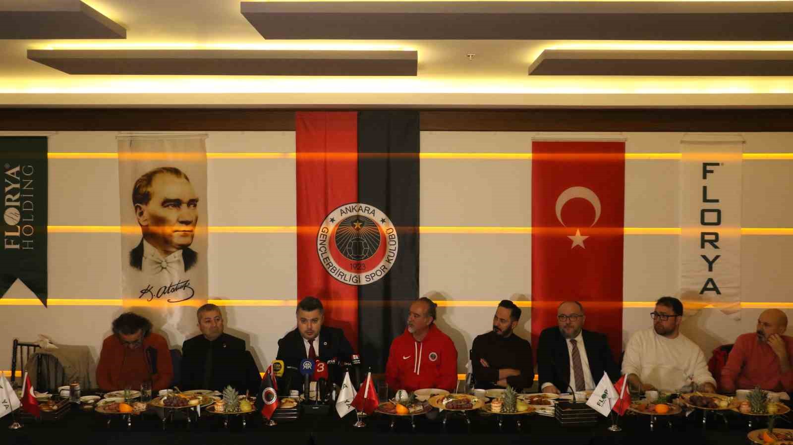 Gençlerbirliği Basın Sözcüsü Şanal: "Onyekuru takımda kalacak"
