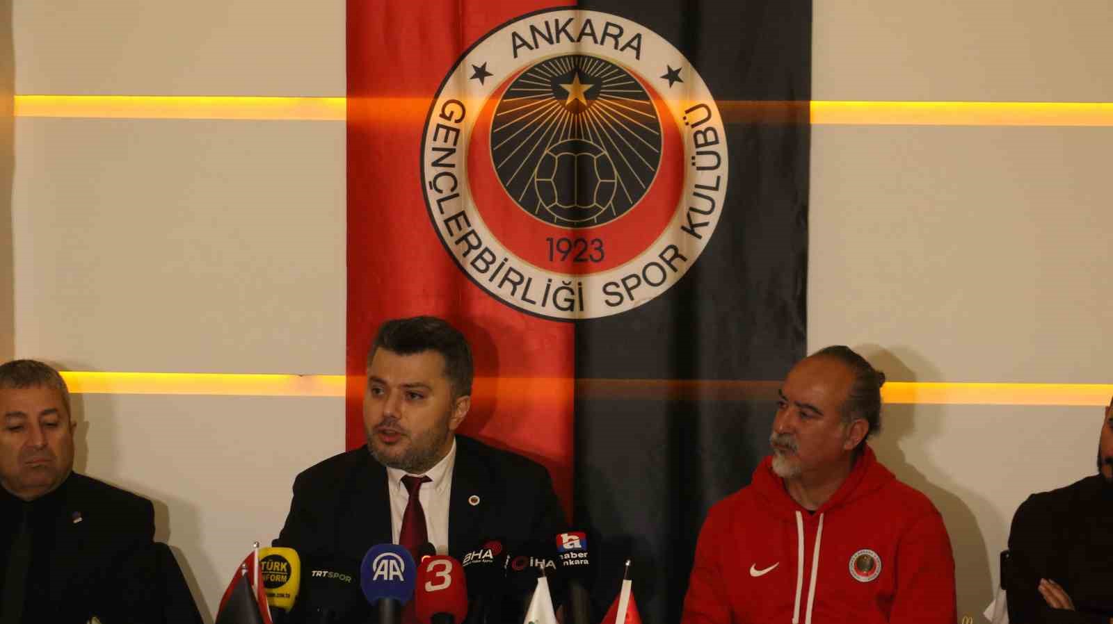 Gençlerbirliği Basın Sözcüsü Şanal: "Onyekuru takımda kalacak"
