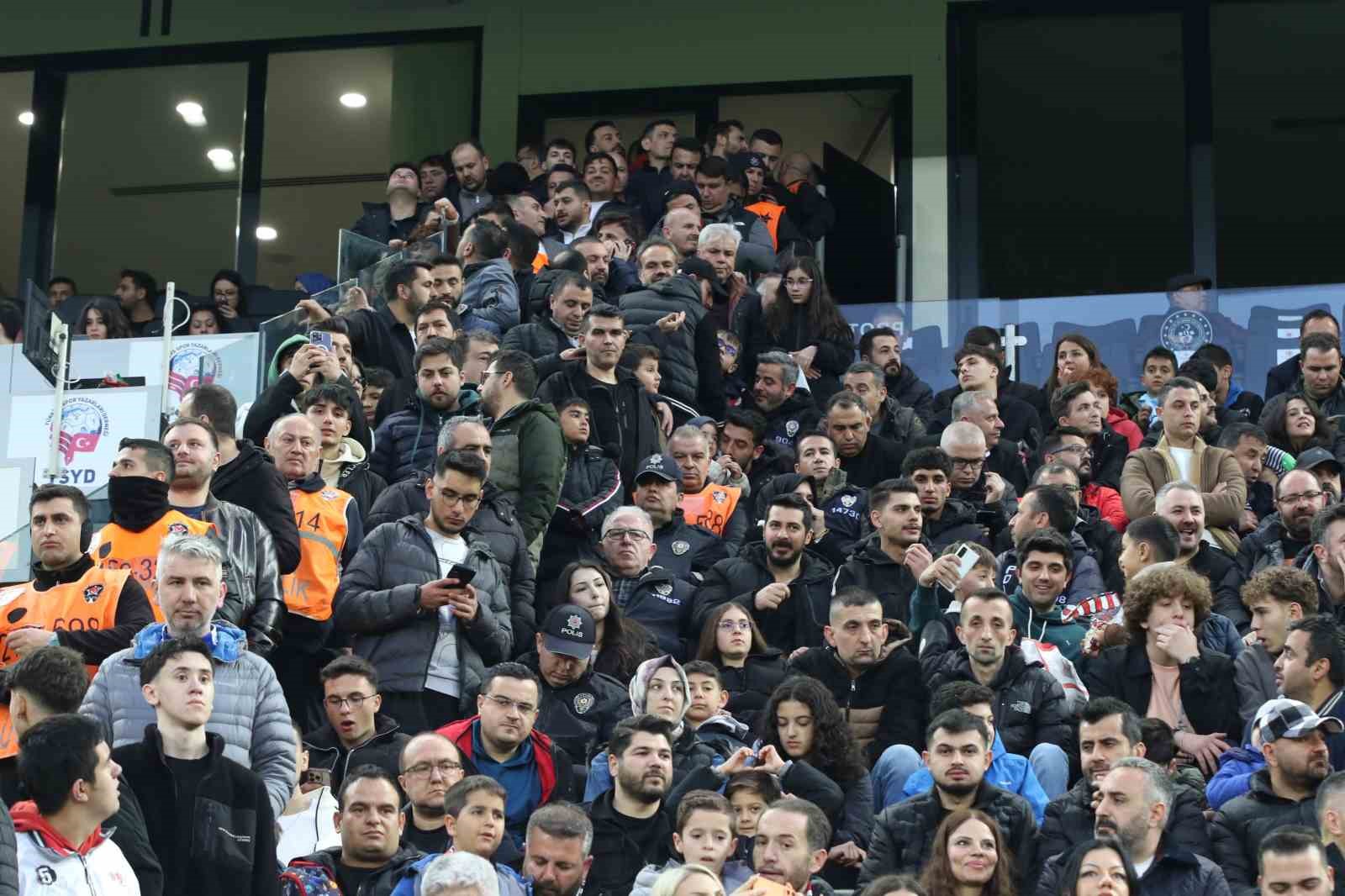 Gençlerbirliği - Galatasaray maçında VIP tribünde izdiham
