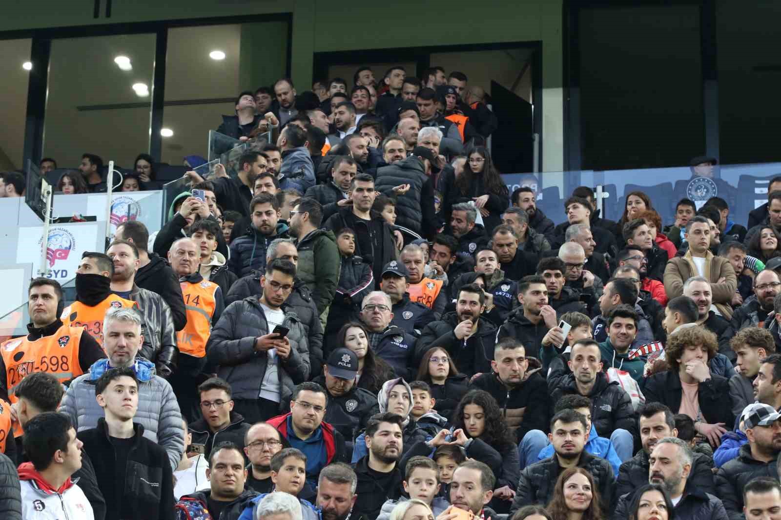 Gençlerbirliği - Galatasaray maçında VIP tribünde izdiham
