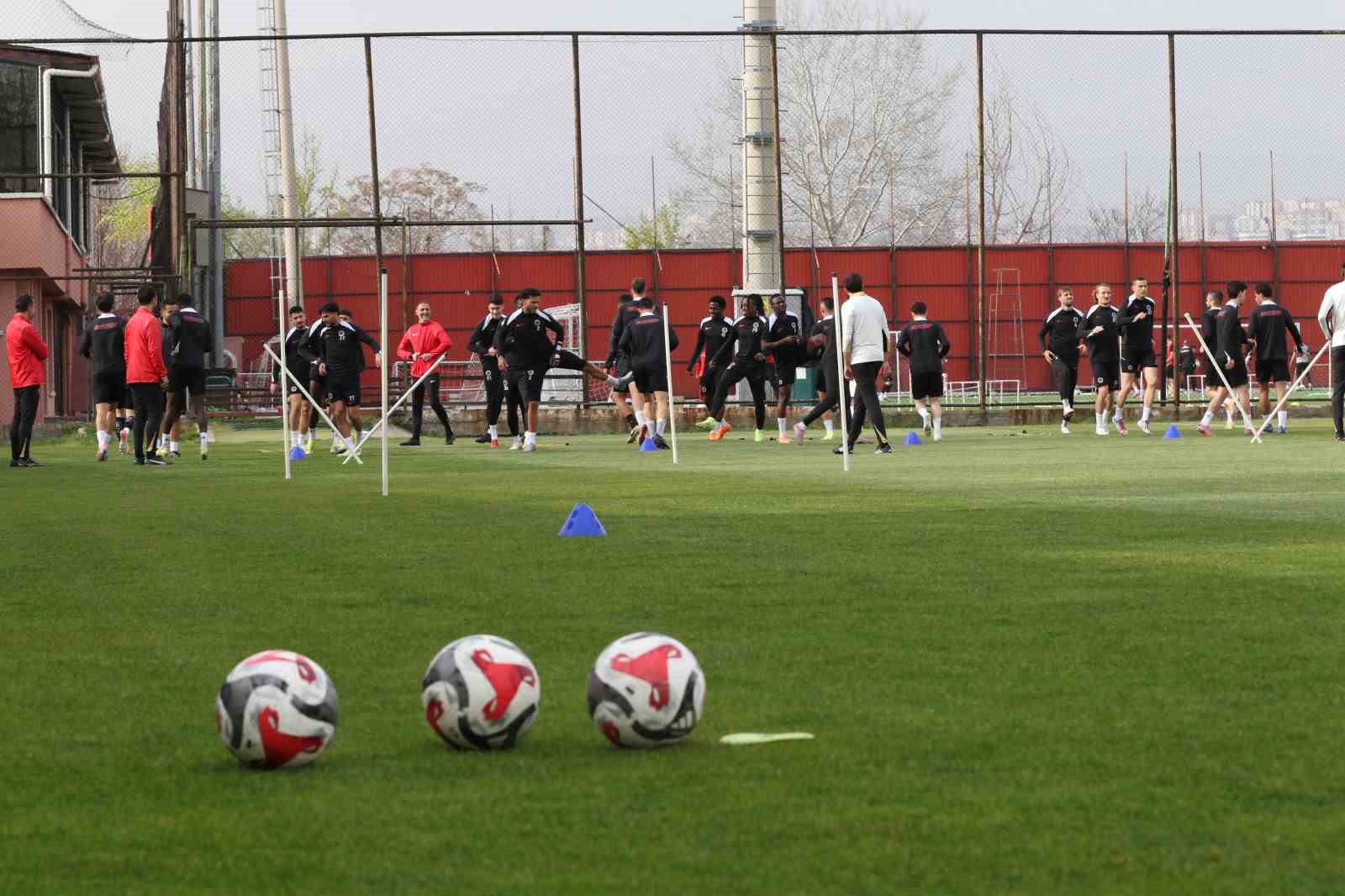 Gençlerbirliği, Galatasaray maçının hazırlıklarını sürdürdü
