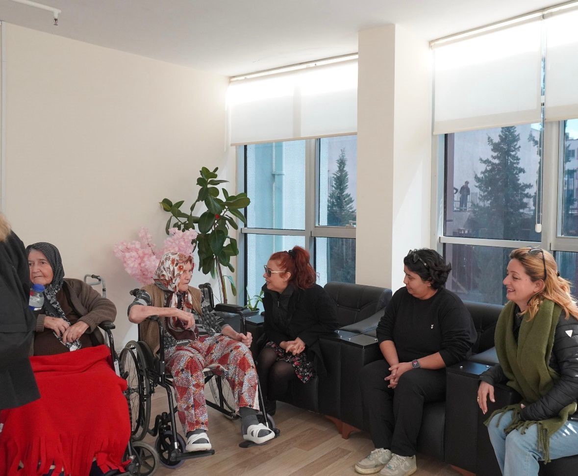 Gençlerden anlamlı ziyaret
