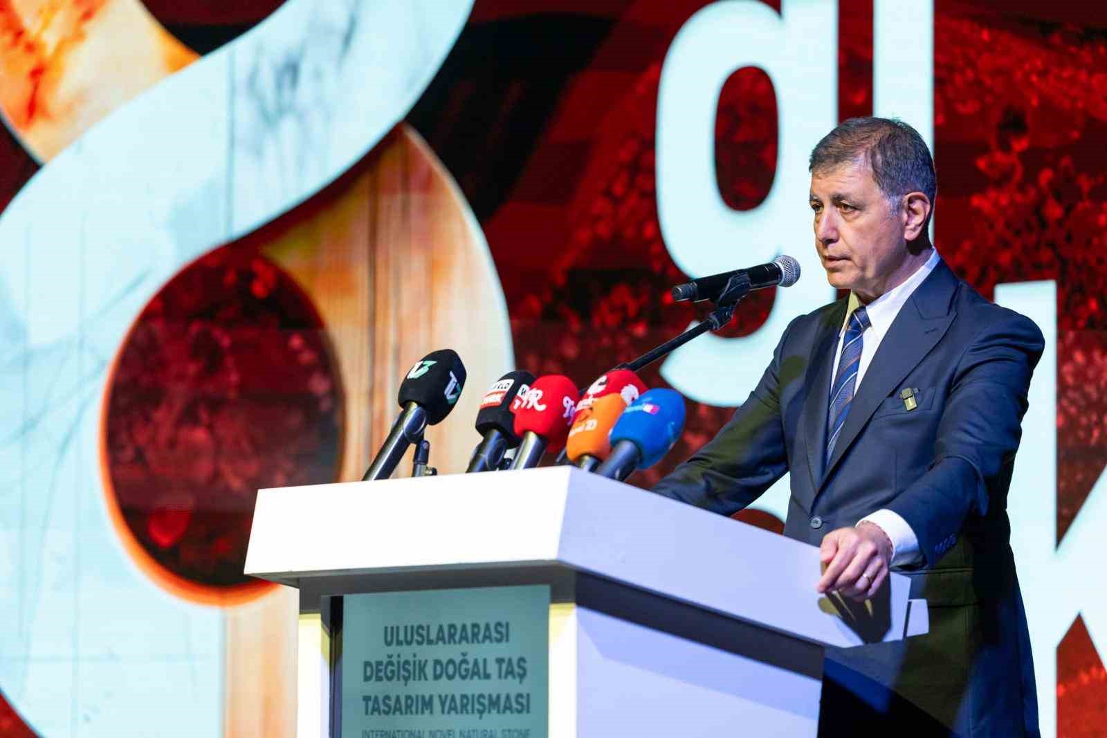 Gençlerden doğal taşa "dekoratif" dokunuş
