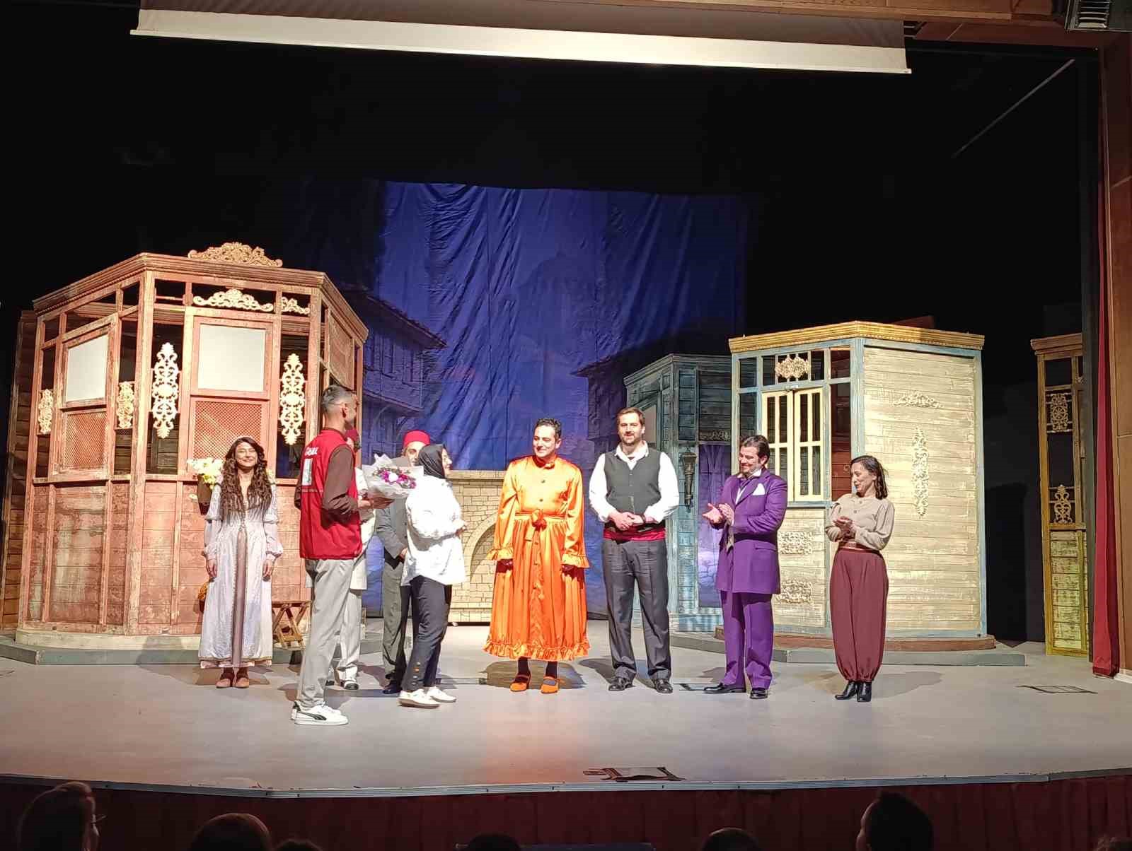 Gençlerin daveti karşılık buldu: Erzurum DT "Yalancının Mumu"nu üniversiteli gençlerle buluşturdu
