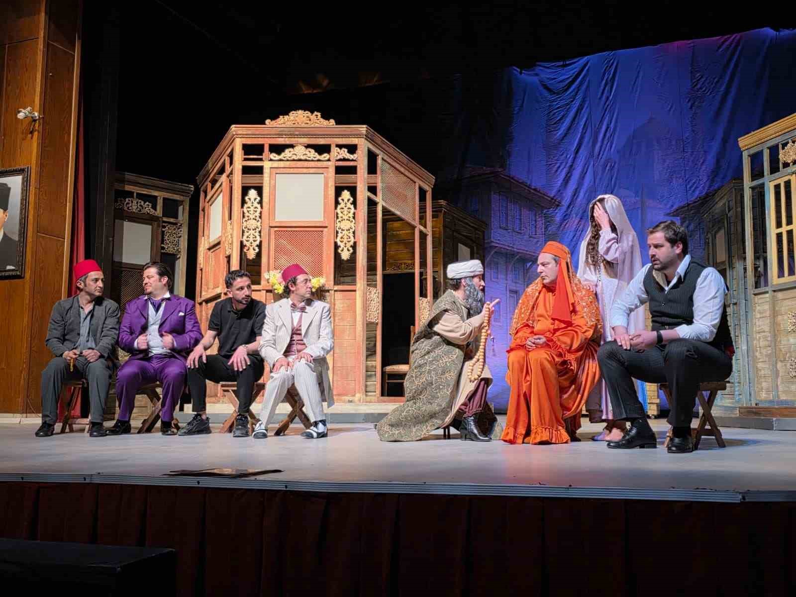 Gençlerin daveti karşılık buldu: Erzurum DT "Yalancının Mumu"nu üniversiteli gençlerle buluşturdu
