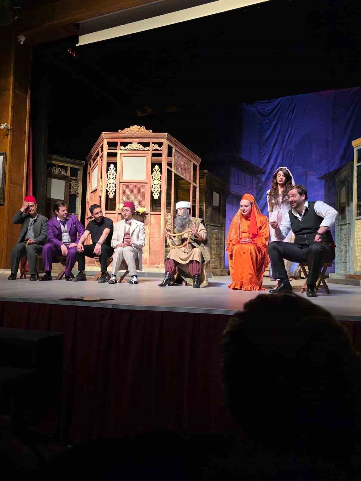 Gençlerin daveti karşılık buldu: Erzurum DT "Yalancının Mumu"nu üniversiteli gençlerle buluşturdu
