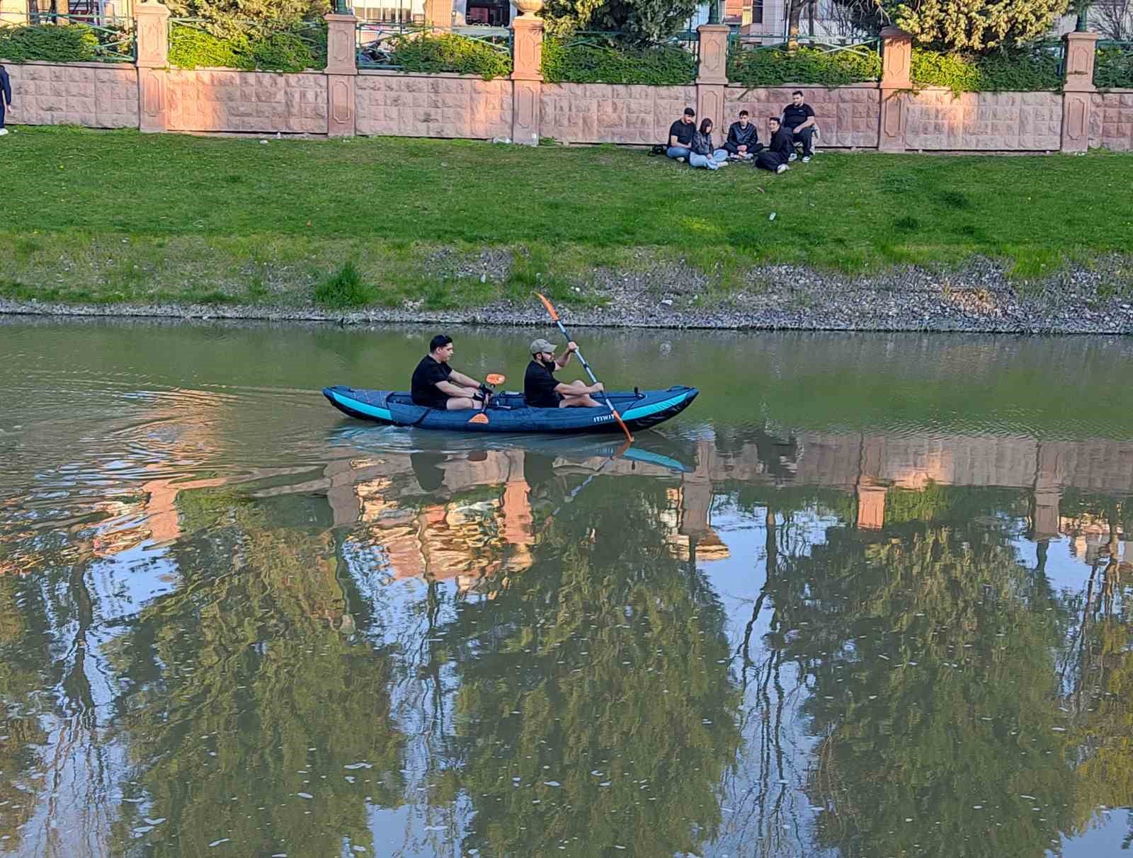 Gençlerin Kanlıkavak’ta kano keyfi
