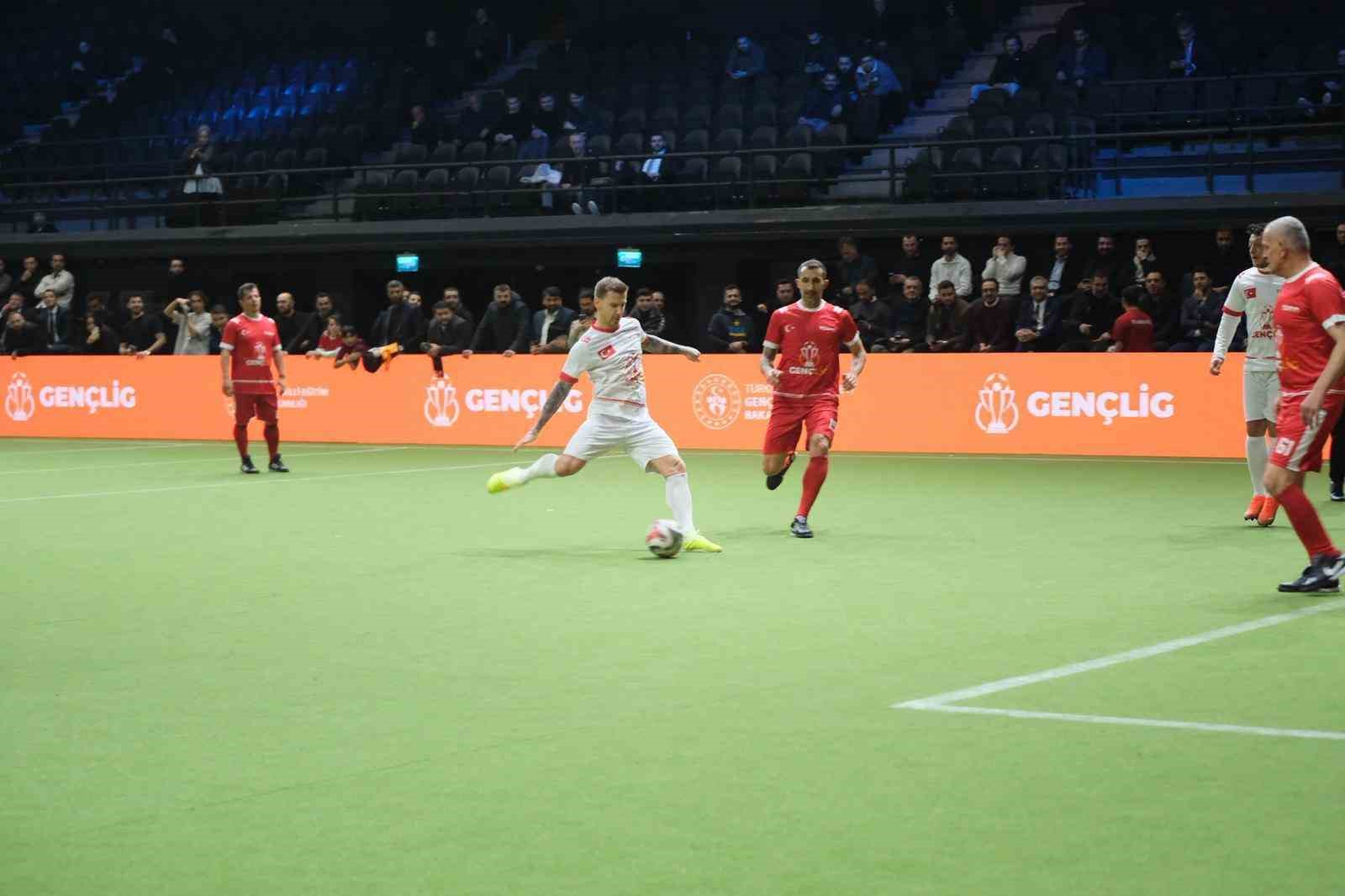 GençLig 2026 lansmanında ünlü isimlerin katılımıyla gösteri maçı düzenlendi
