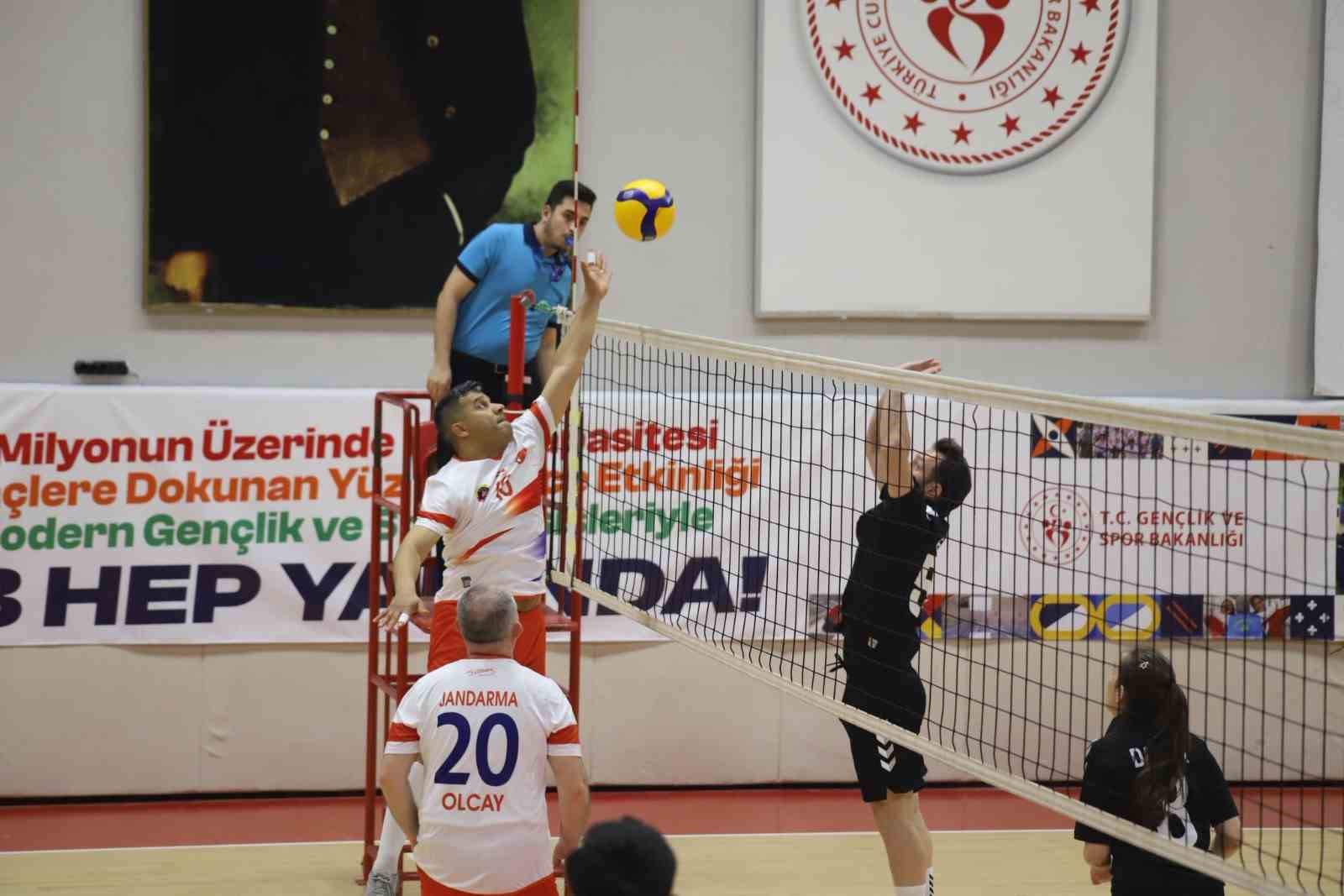 Gençlik Haftası kapsamında kurumlar arası voleybol turnuvası başladı
