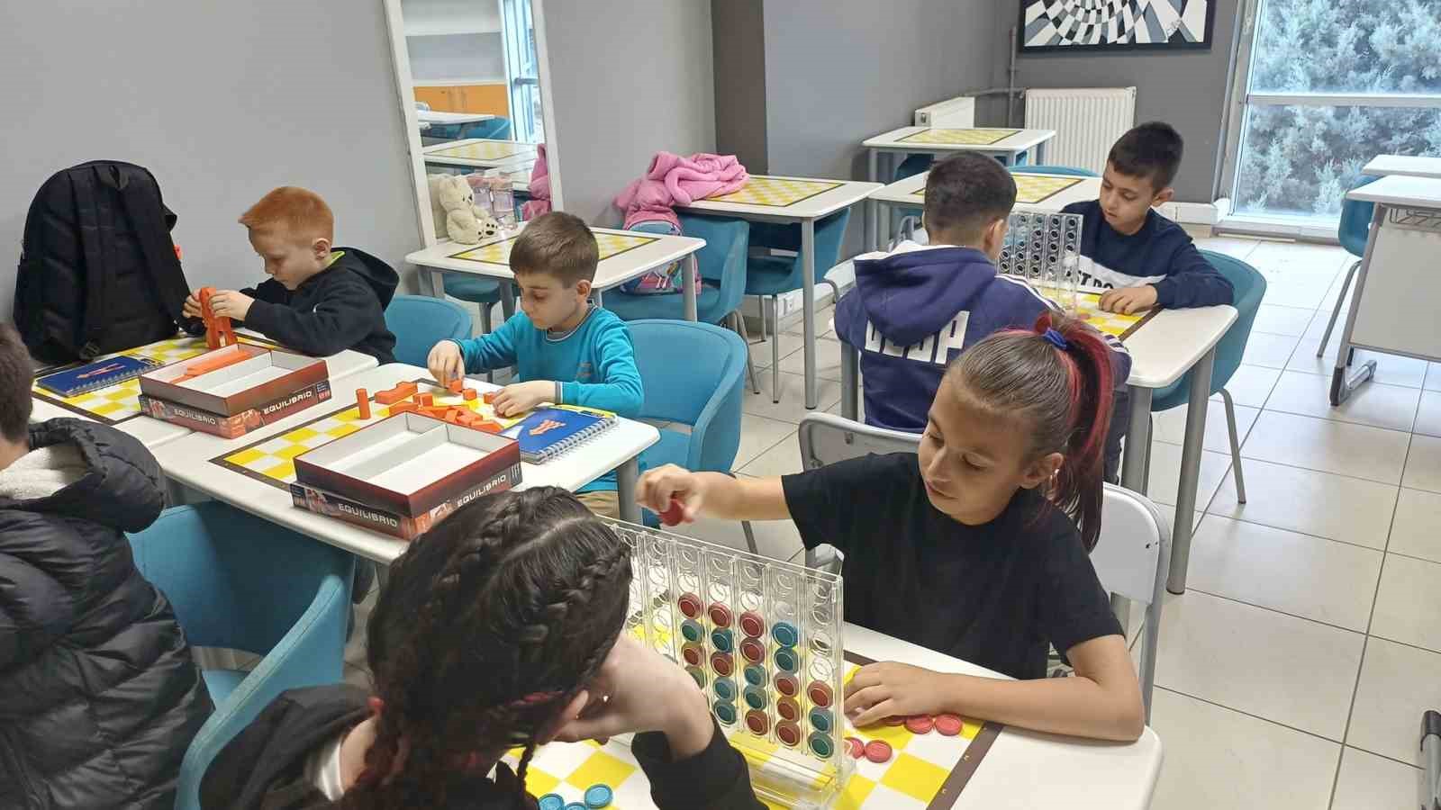 Gençlik merkezinde akıl ve zeka kursu ilgi görüyor
