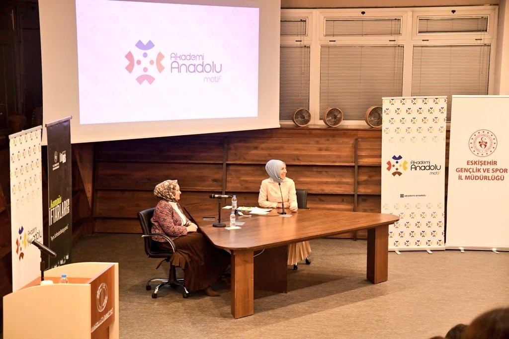 Gençlik ve Spor Bakan Yardımcısı Gürsoy, Eskişehir’de öğrencilerle buluştu
