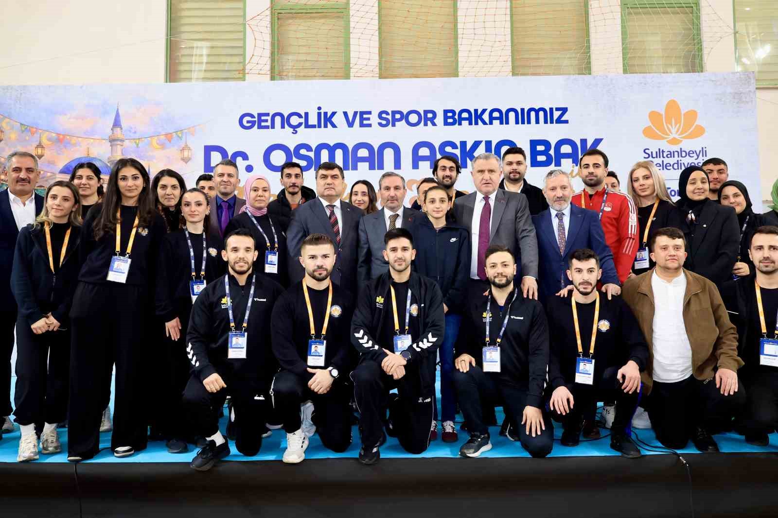 Gençlik ve Spor Bakanı Bak’tan Sultanbeylili gençlere müjde
