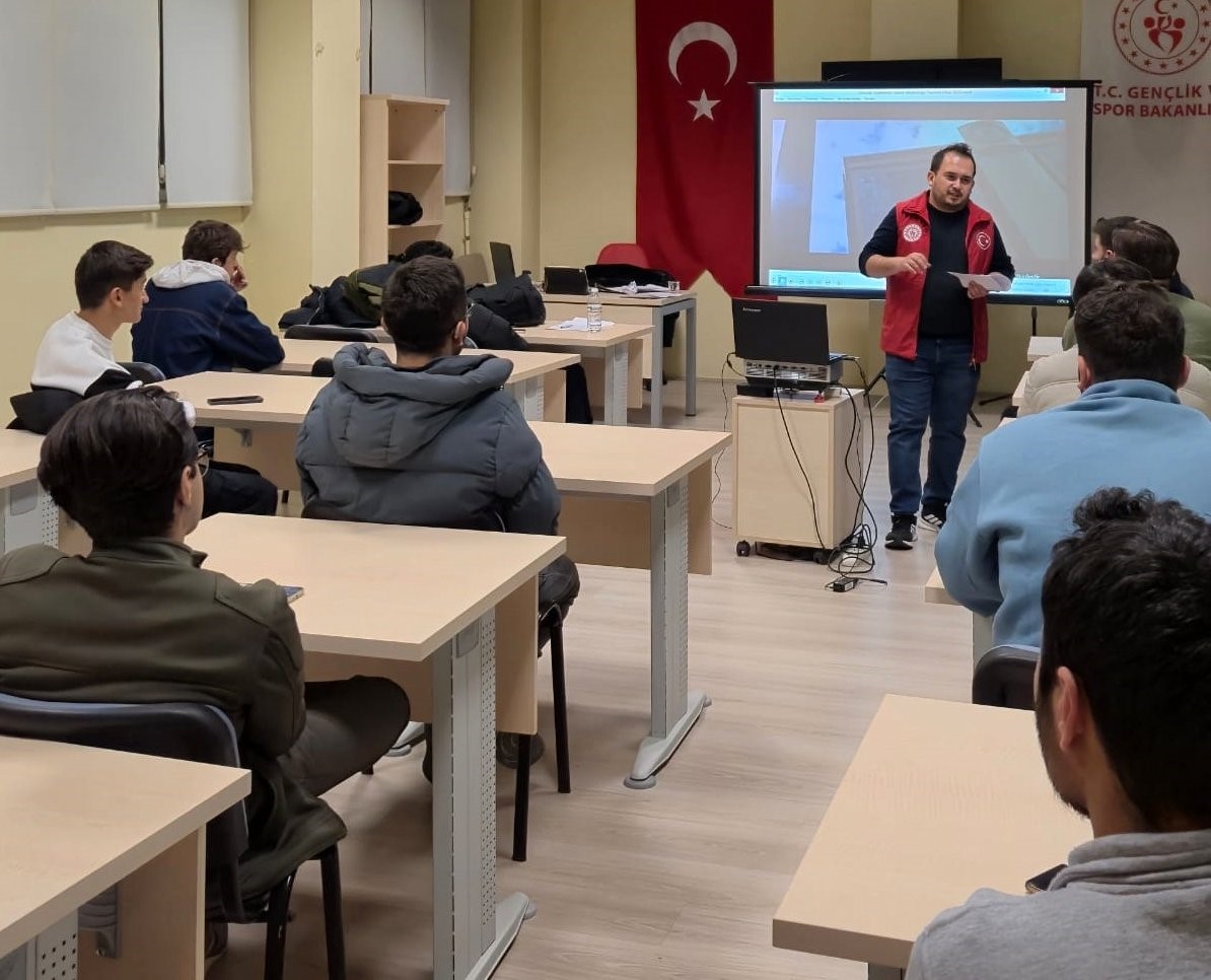 Gençlik ve Spor Bakanlığı’nın gençlik projeleri Menteşe’de öğrencilere anlatıldı
