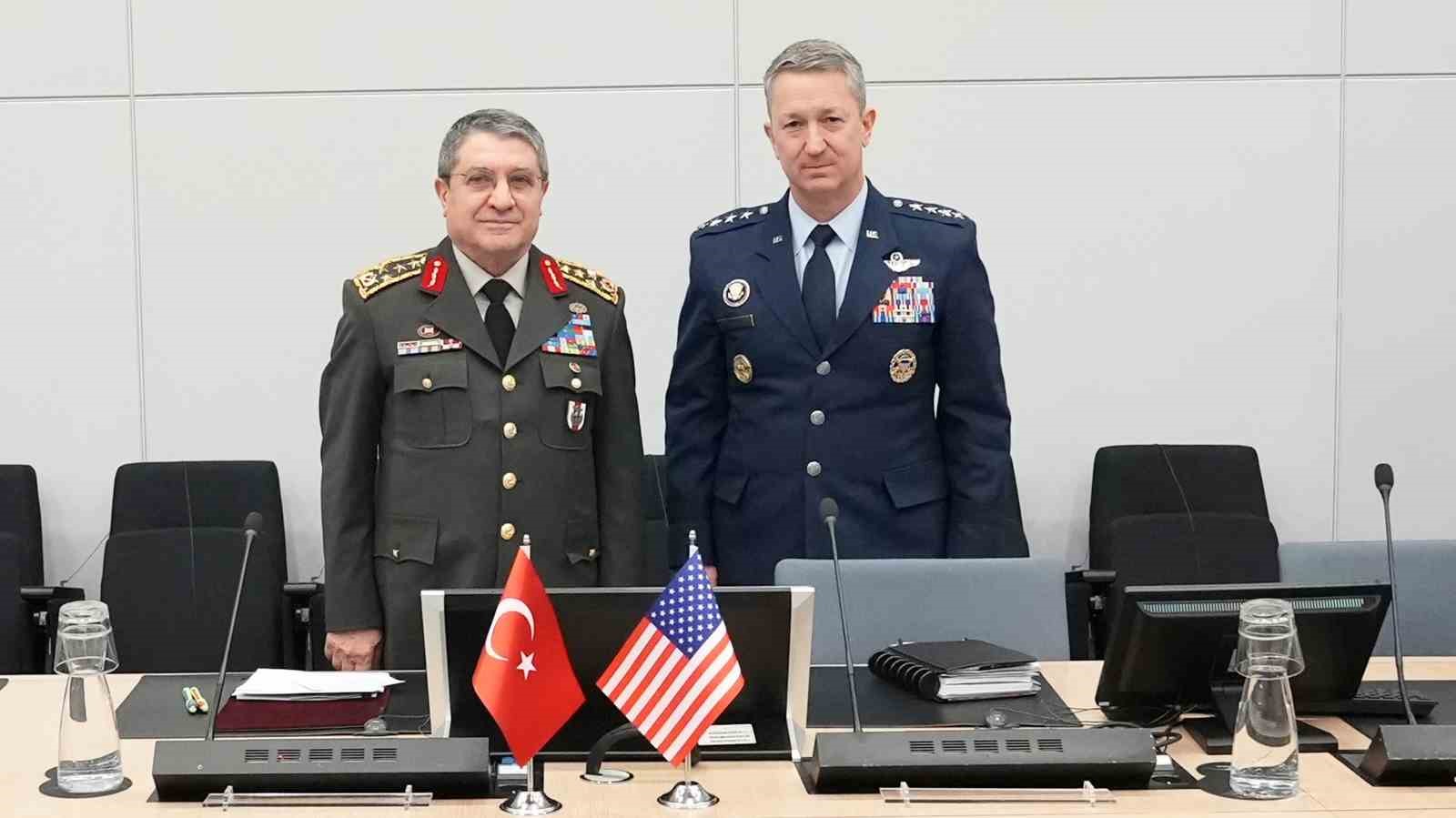 Genelkurmay Başkanı Bayraktaroğlu, ABD Genelkurmay Başkanı Caine ile bir araya geldi
