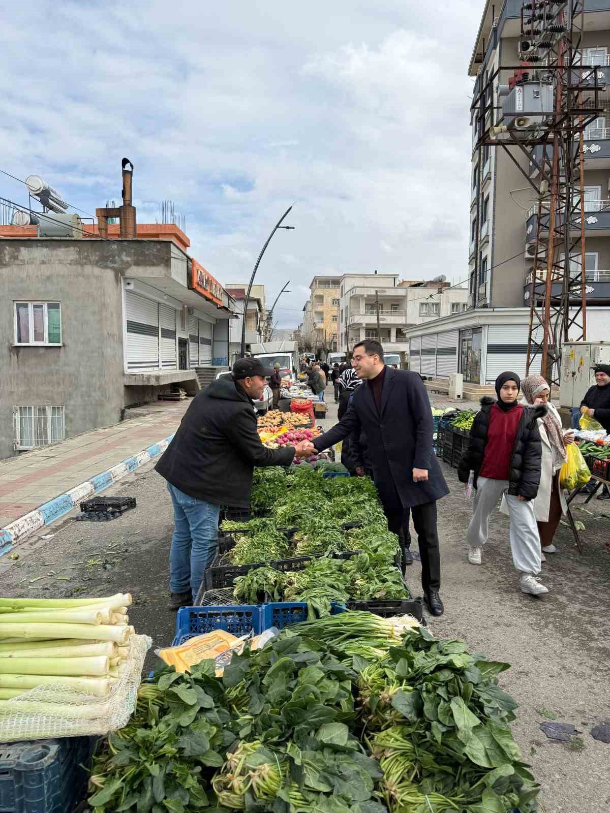 Gercüş Kaymakamı Öztaş, pazar esnafı bile bir araya geldi
