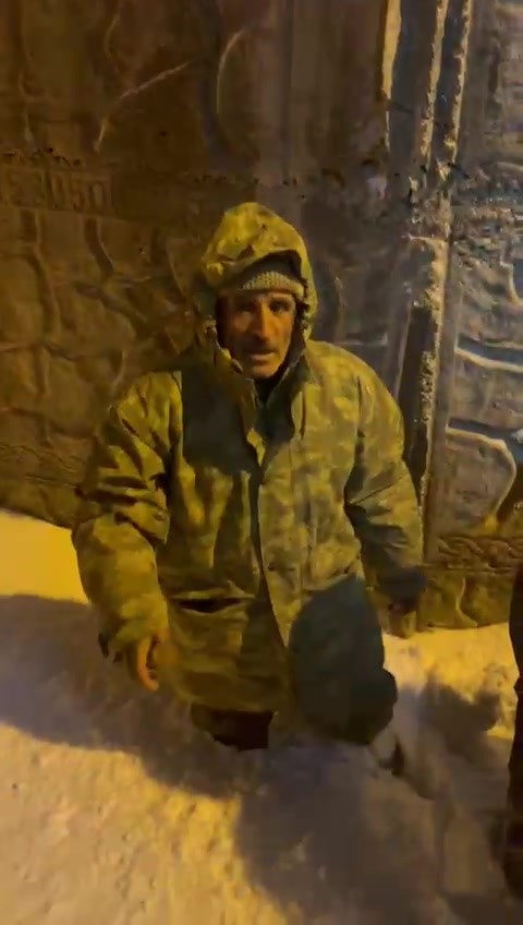 Gercüş’te araçlarıyla yolda mahsur kalan 10 işçi kurtarıldı
