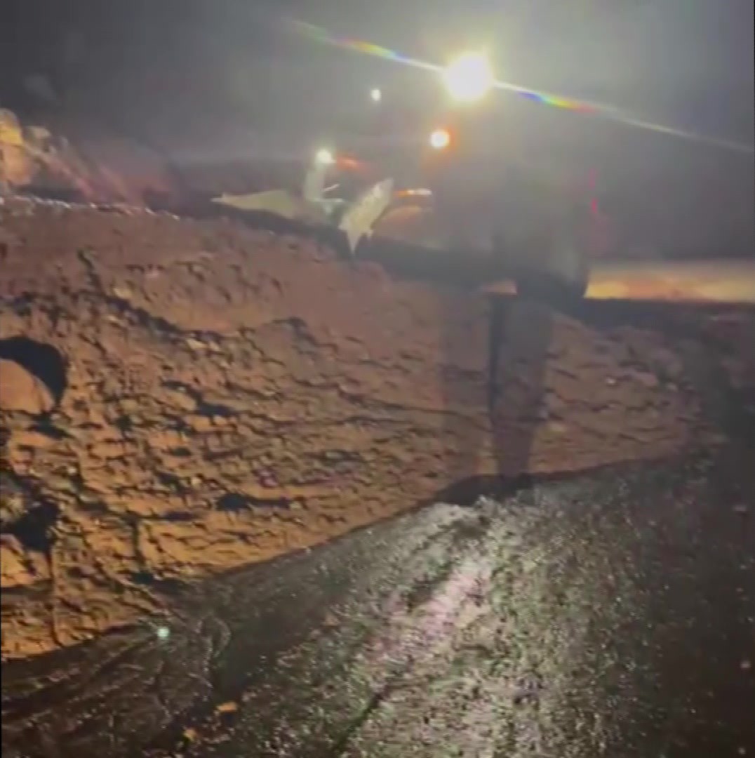 Gercüş’te heyelan: Kapanan köy yolları ekiplerin yoğun mesaisiyle açıldı
