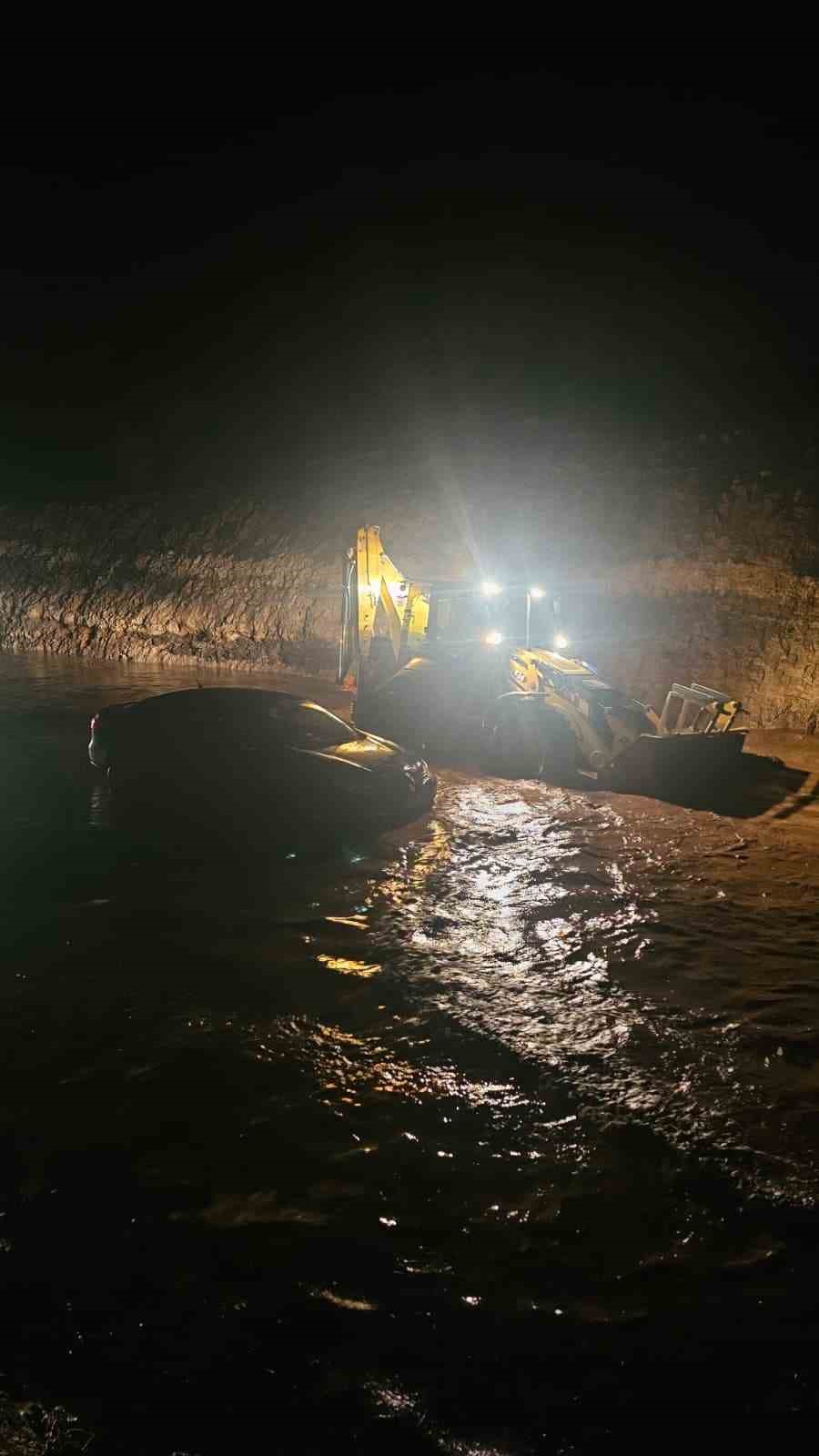 Gercüş’te heyelan: Mahsur kalan vatandaşlar kurtarıldı
