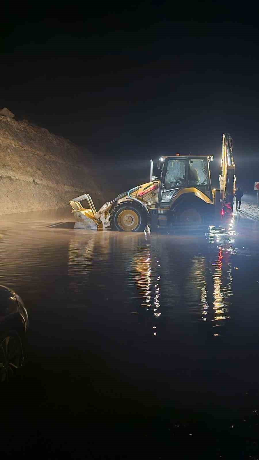 Gercüş’te heyelan: Mahsur kalan vatandaşlar kurtarıldı
