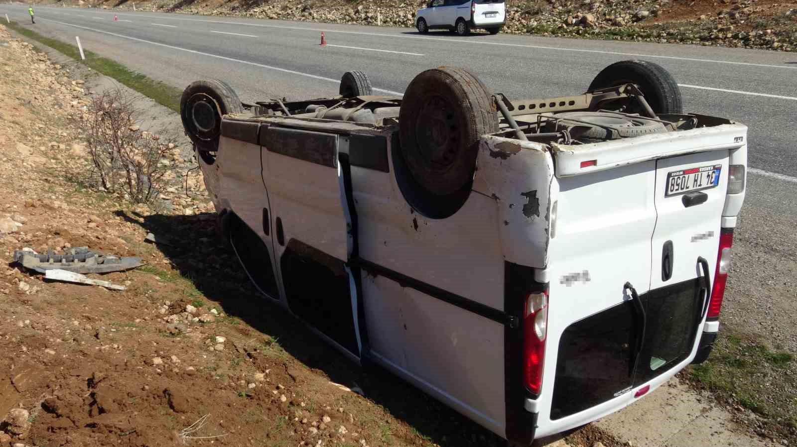 Gercüş’te minibüs takla attı: 1 yaralı
