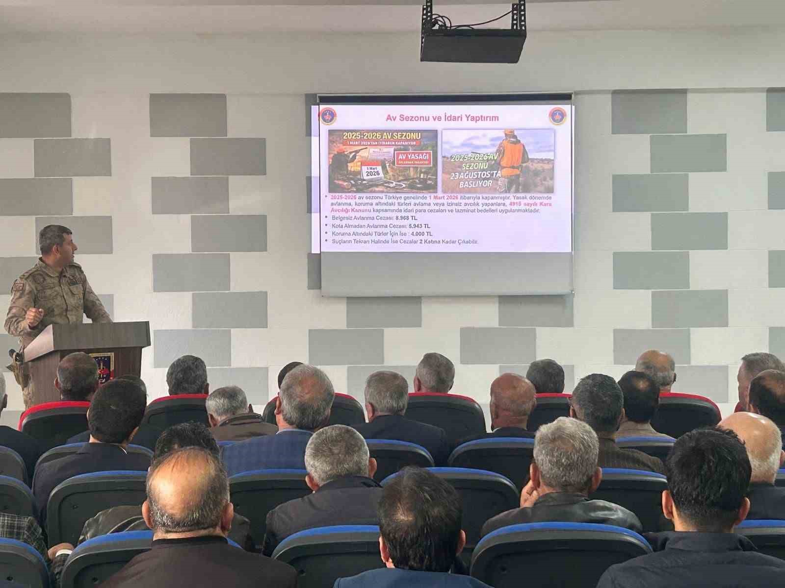 Gercüş’te muhtarlara kapsamlı bilgilendirme eğitimi
Gercüş’te muhtarlara kapsamlı bilgilendirme eğitimi