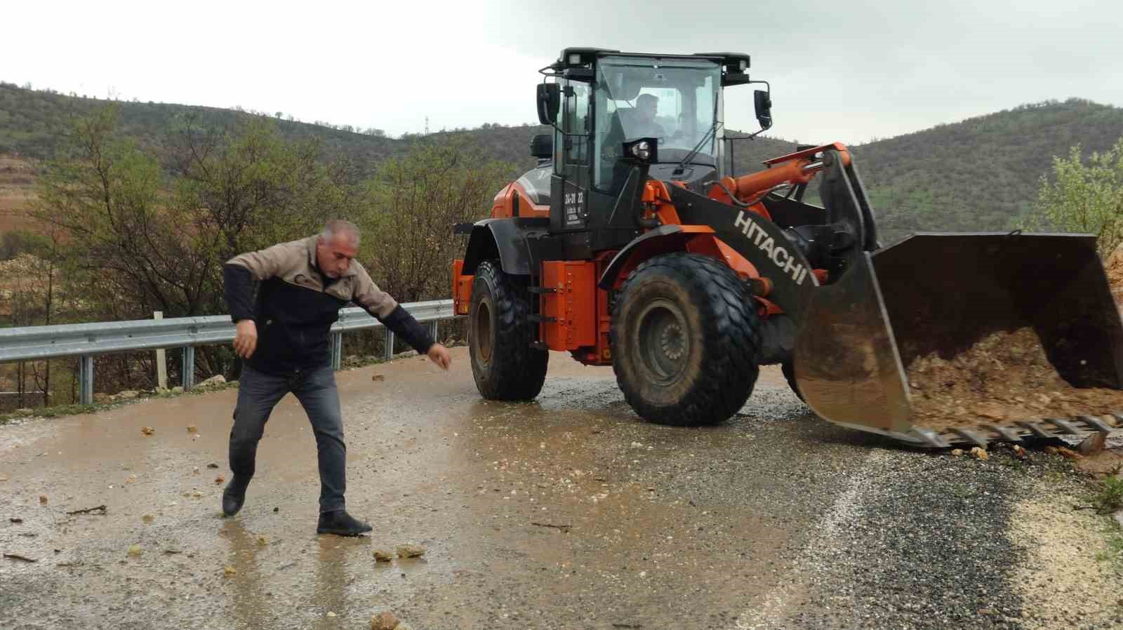 Gercüş’te sağanak yağış sel getirdi
