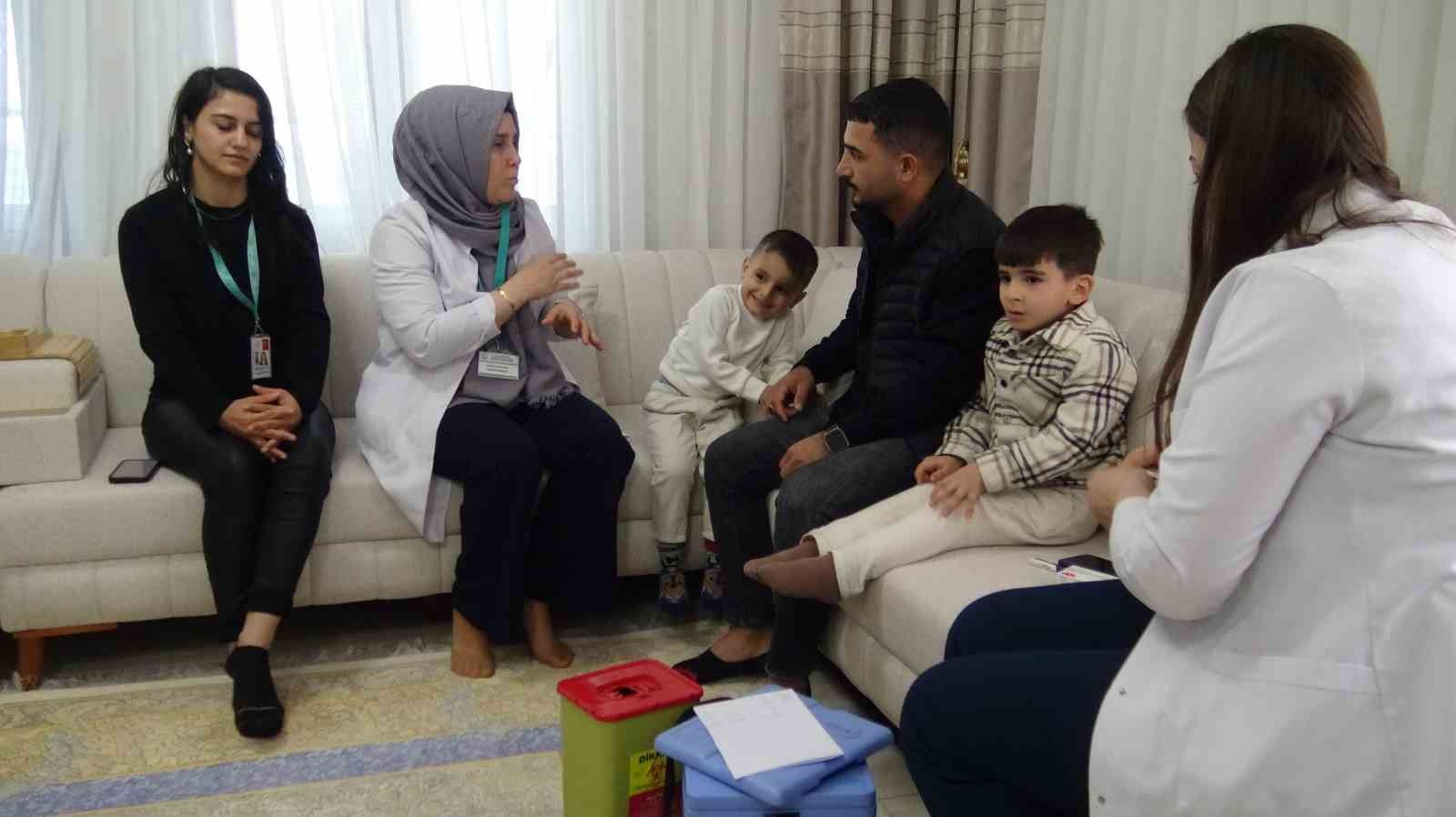 Gercüş’te sağlık ekiplerinden köy köy "aşı" seferberliği
