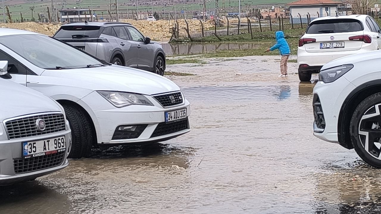 Gercüş’te şiddetli yağış ve fırtına
