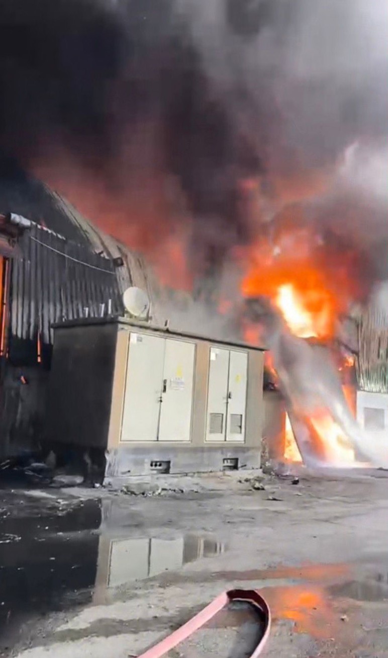 Geri dönüşüm fabrikasında yangın çıktı
