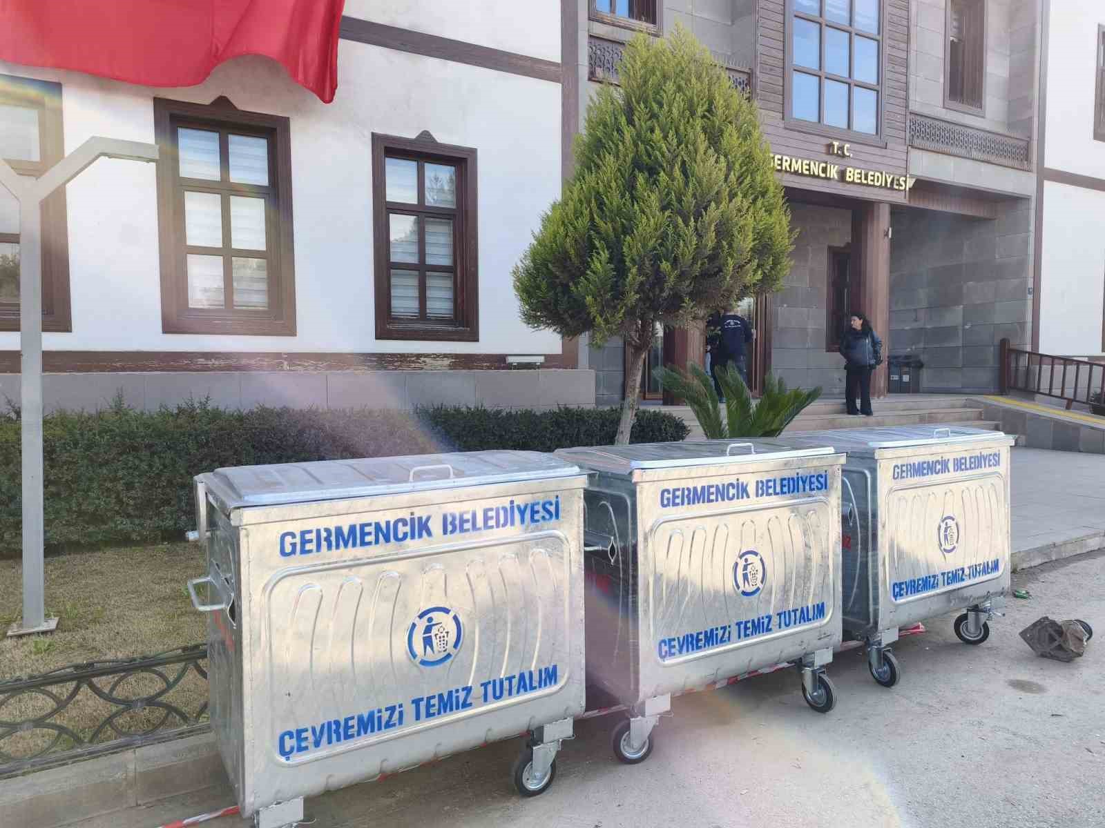 Germencik Belediyesi’nden çevre temizliğine 100 yeni çöp konteyneri
