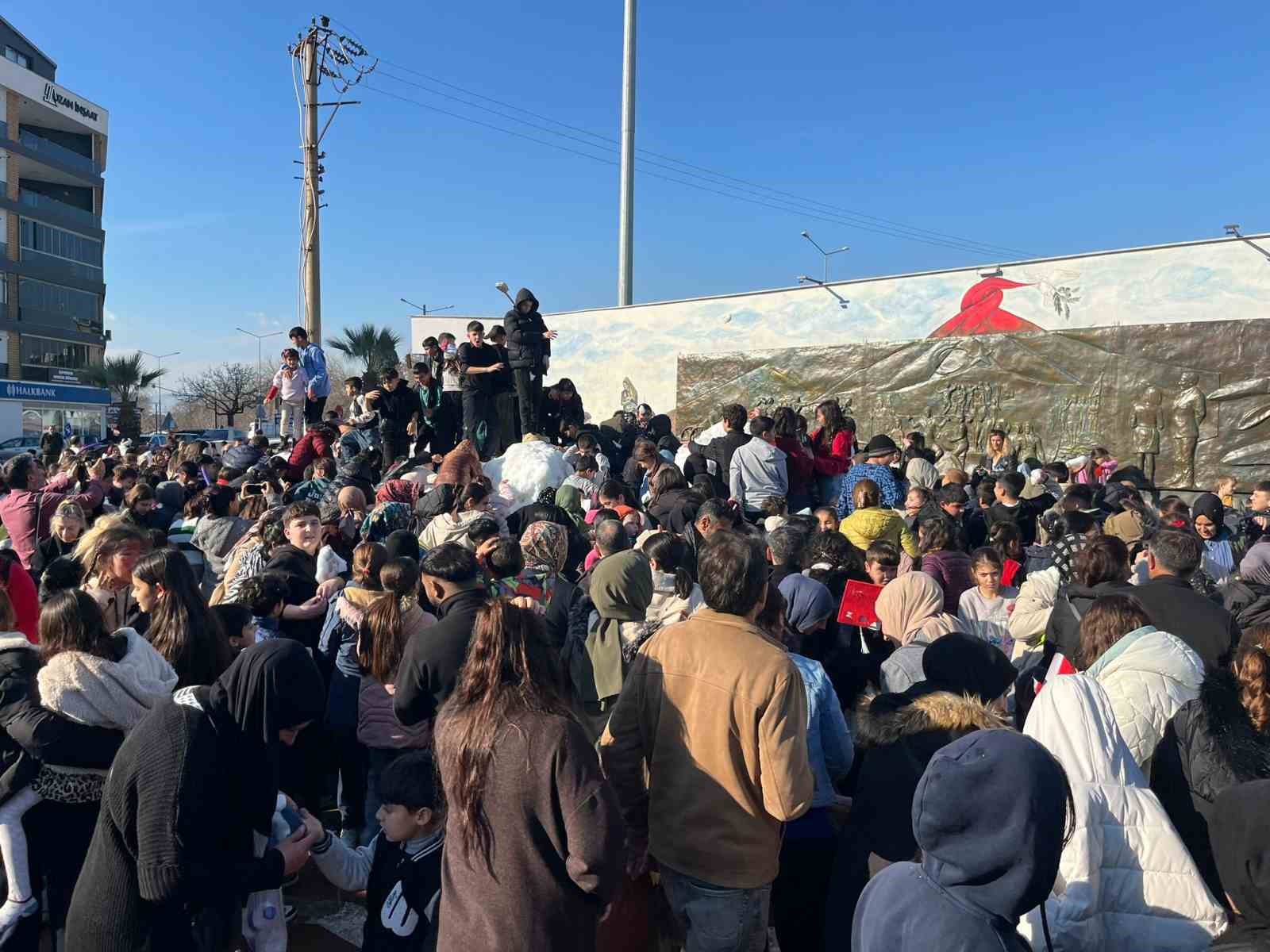 Germencik Belediyesi’nden karnelerini alan çocuklara "kar" sürprizi
