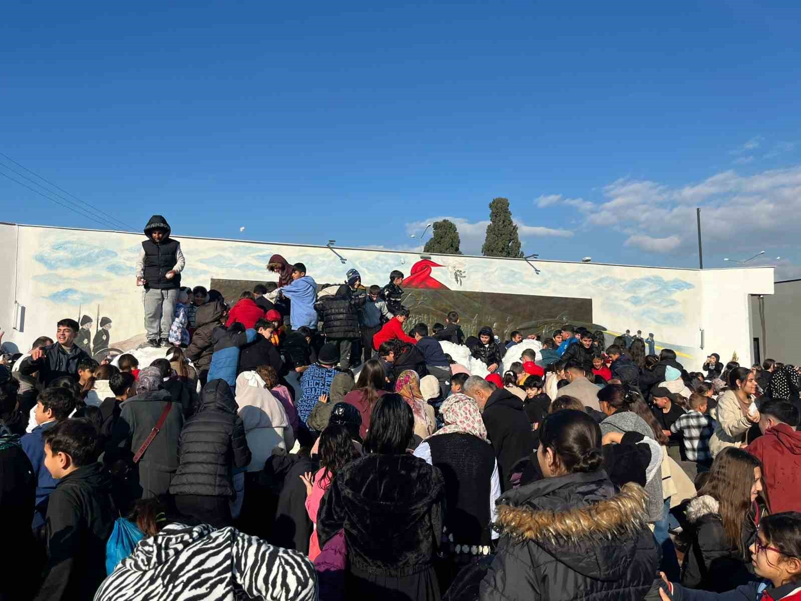 Germencik Belediyesi’nden karnelerini alan çocuklara "kar" sürprizi
