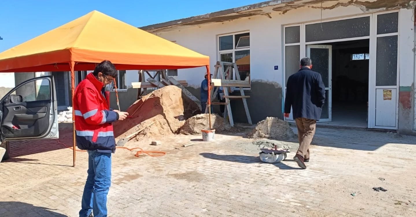 Germencik’te düğün salonları ve okul önünde bakım çalışması sürüyor
