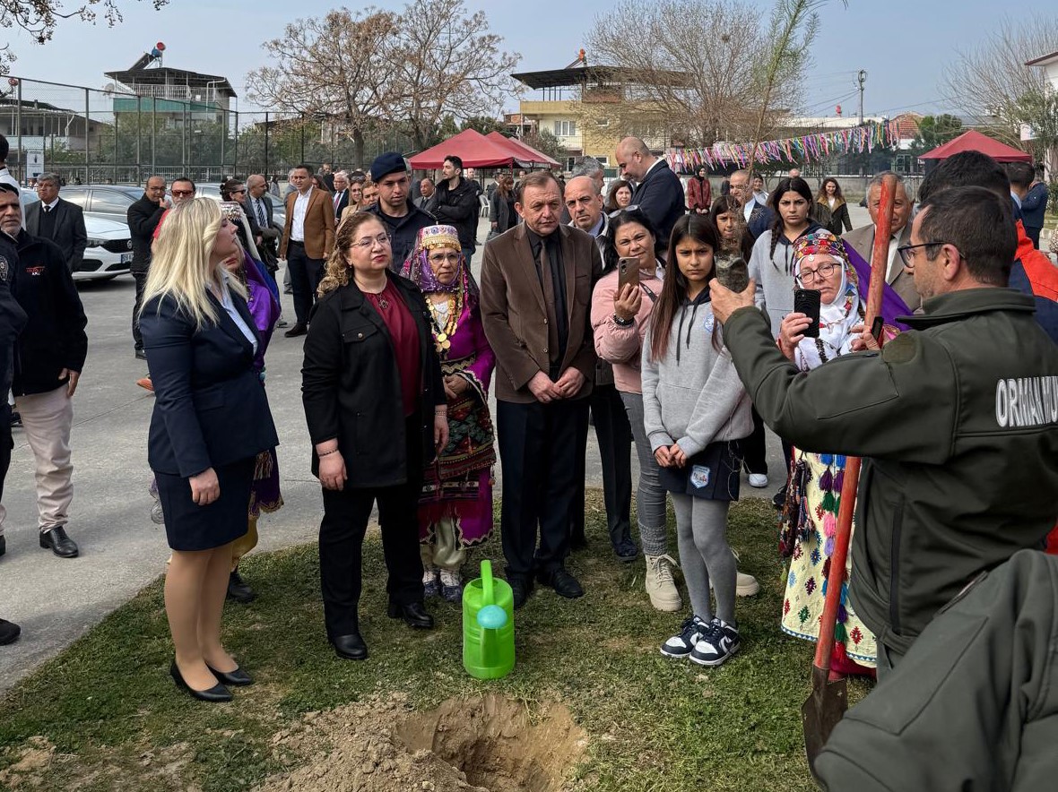 Germencik’te hem fidan diktiler hem de dağıttılar
