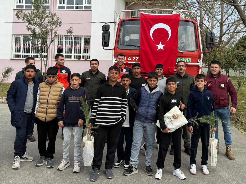 Germencik’te hem fidan diktiler hem de dağıttılar
