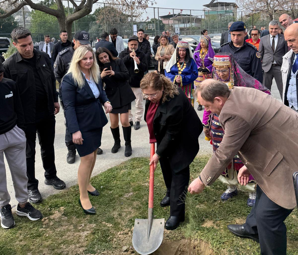 Germencik’te hem fidan diktiler hem de dağıttılar
