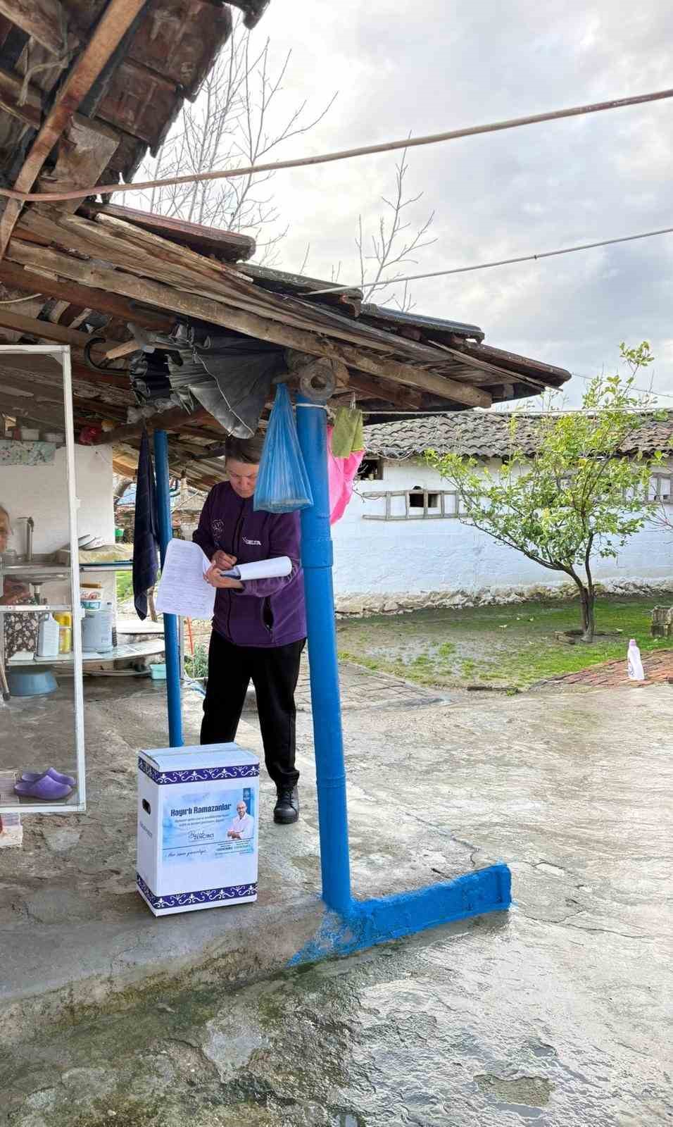 Germencik’te Ramazan kolilerinin dağıtımı sürüyor
