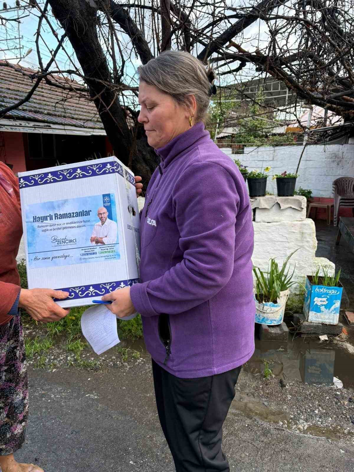 Germencik’te Ramazan kolilerinin dağıtımı sürüyor
