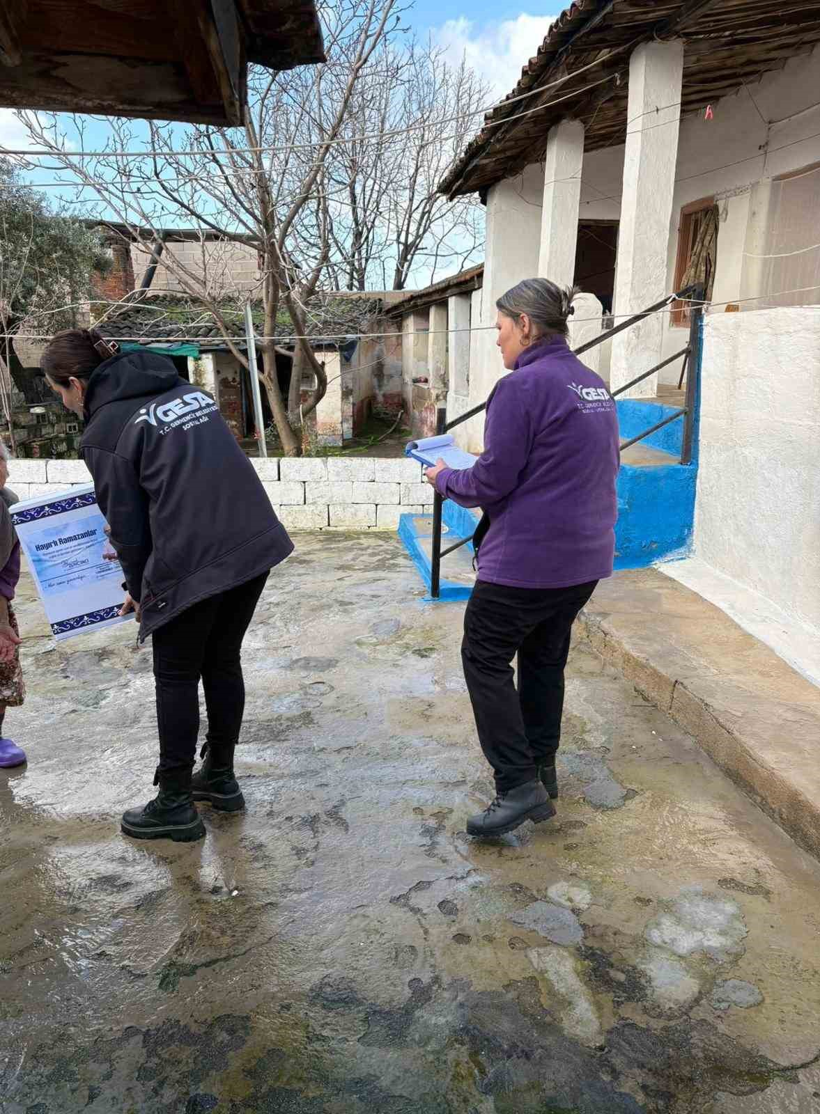 Germencik’te Ramazan kolilerinin dağıtımı sürüyor
