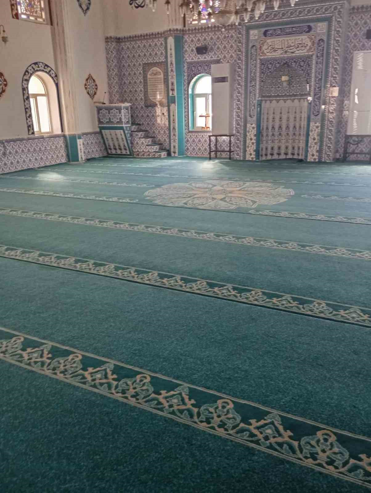 Germencik’te vatandaşların ibadeti için camilerde temizlik sürüyor
