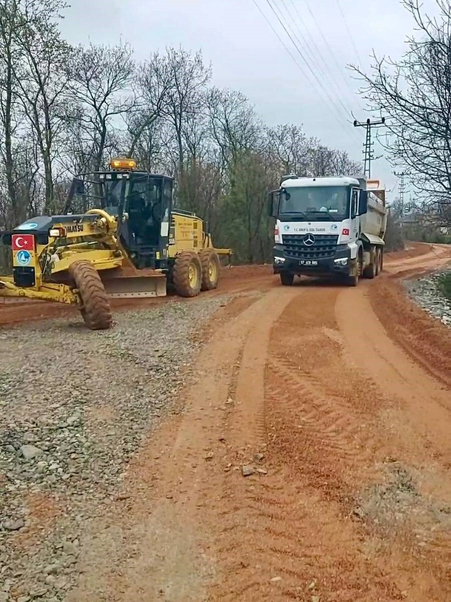 Gerze grup yolları modernize ediliyor
