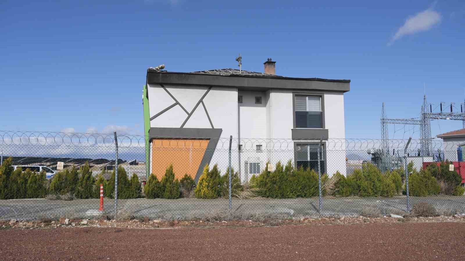 GES santralindeki idari binanın çatısında çıkan yangın söndürüldü
