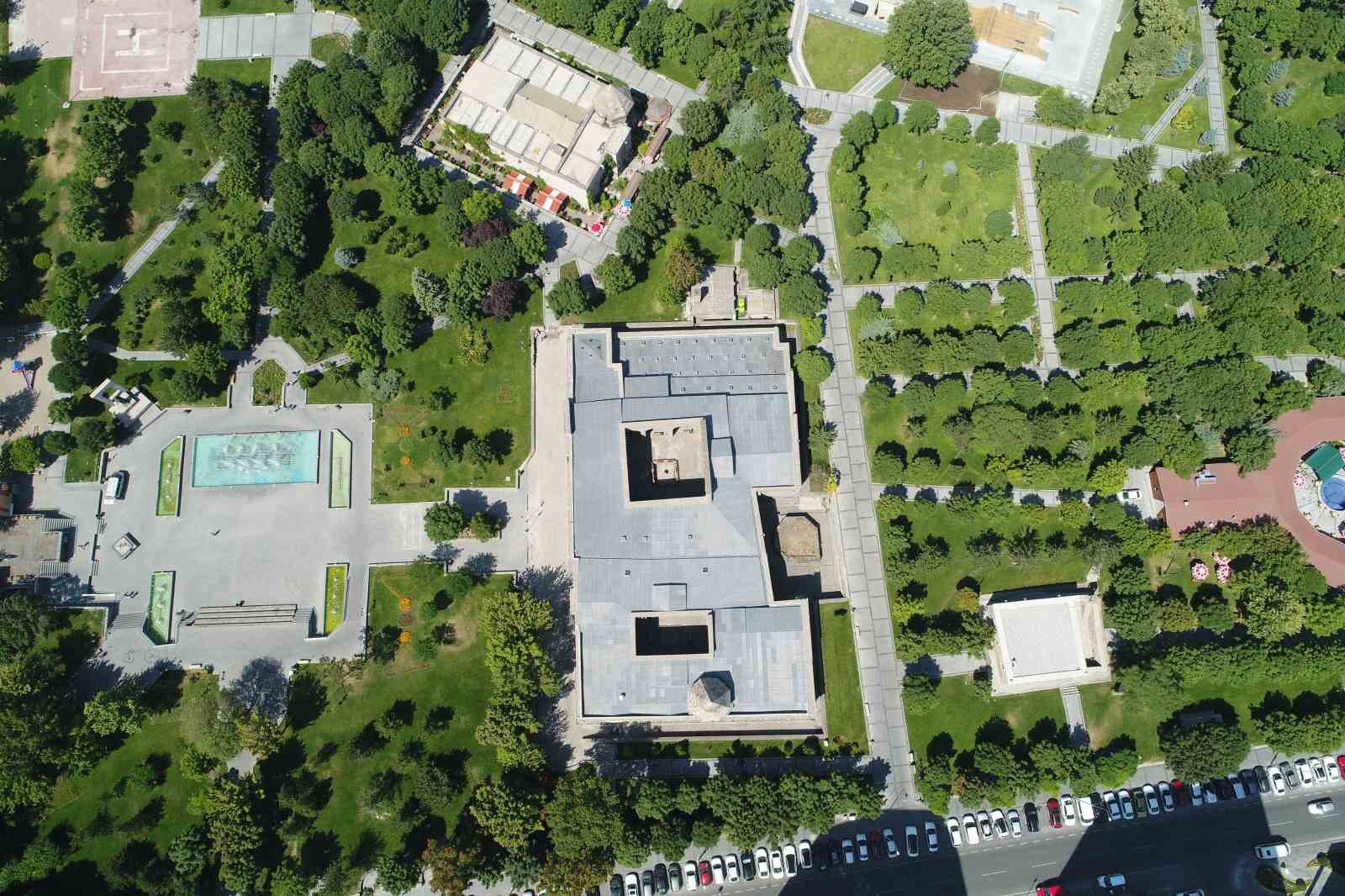 Gevher Nesibe Tıp Tarihi Müzesi’ne hayran kaldılar
Gevher Nesibe Tıp Tarihi Müzesi’ne hayran kaldılar