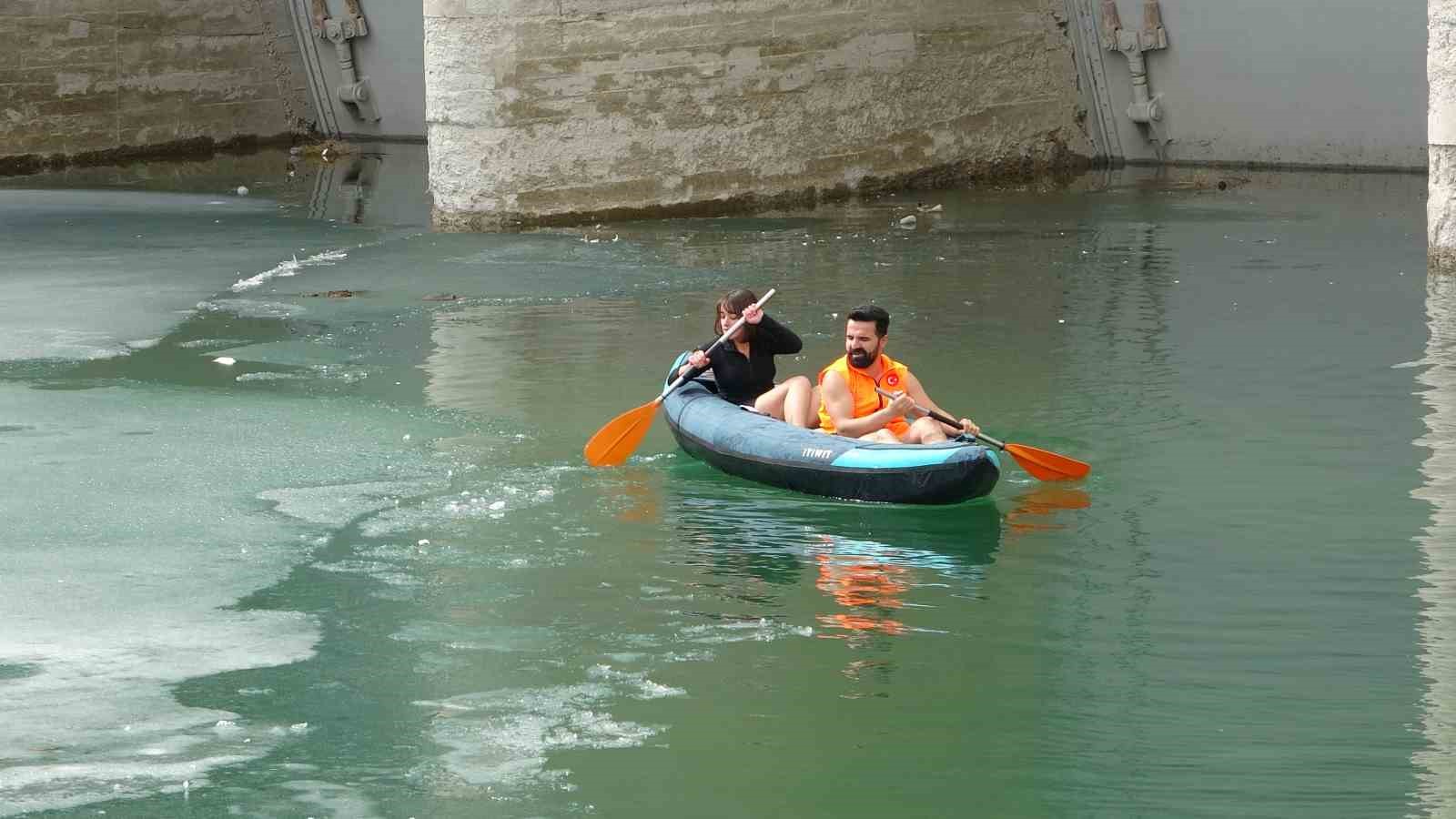 Gezgin öğretmen Zernek Barajı’ndan Van Gölü mesajı
Gezgin öğretmen Zernek Barajı’ndan Van Gölü mesajı